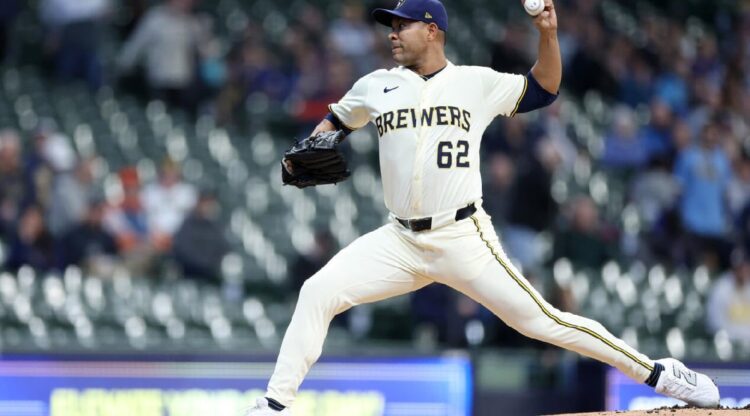 Colombiano Quintana guía triunfo de Cerveceros sobre Tigres