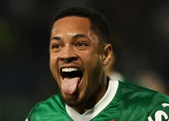 Un Vitor Roque en racha le da el liderato del Brasileirão-Serie A al Palmeiras