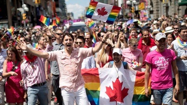 Hasta el primer ministro participaba del desfile