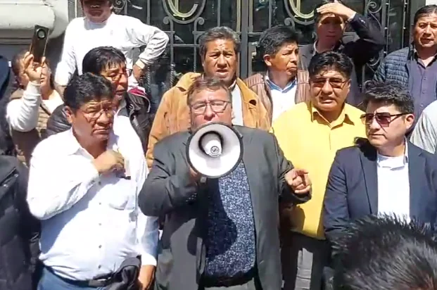 Choferes mantendrán tarifas de 2025 y advierten con paro