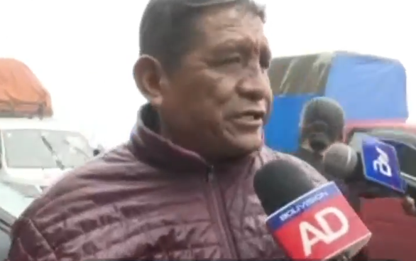 Transportistas de Yungas levantan el bloqueo y asisten al diálogo con la ANH