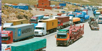 El 70% del transporte pesado paralizado por falta de diésel; denuncian pérdidas y deudas