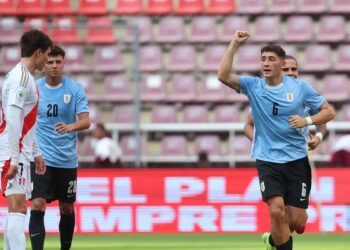 Uruguay avanza a la fase final del Sudamericano Sub-20 al dominar 2-0 a Perú