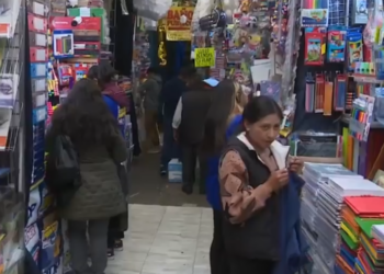 Gobierno se reúne con comerciantes de útiles escolares para evitar alza de precios