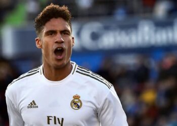 El defensa francés Raphaël Varane se retira del fútbol a los 31 años
