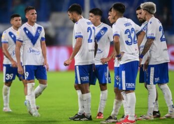Vélez sufre otra derrota y queda sin entrenador