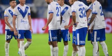 Vélez sufre otra derrota y queda sin entrenador