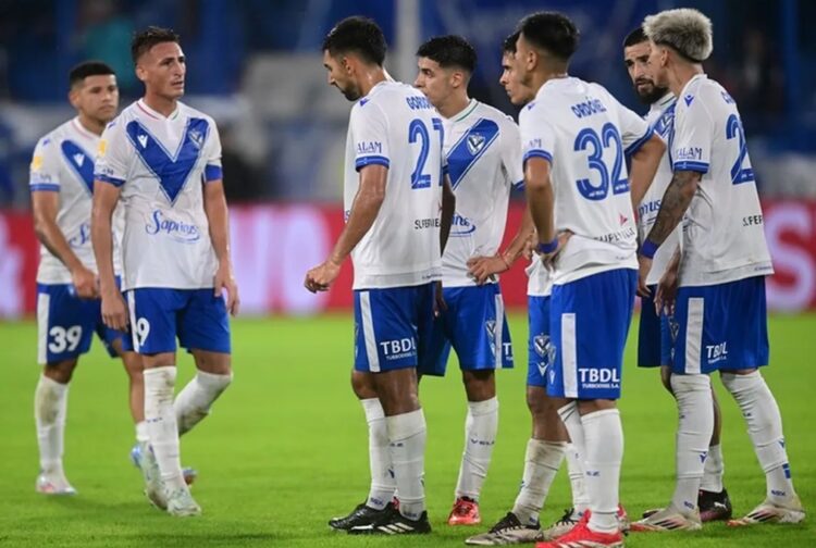 Vélez sufre otra derrota y queda sin entrenador