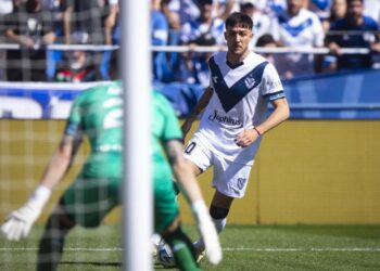 Vélez derrota a Racing y toma distancia en la cima de la Liga argentina