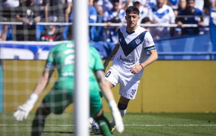 Vélez derrota a Racing y toma distancia en la cima de la Liga argentina