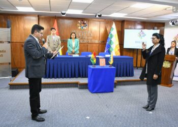 Gloria Villanueva jura como viceministra de Presupuesto y Contabilidad Fiscal