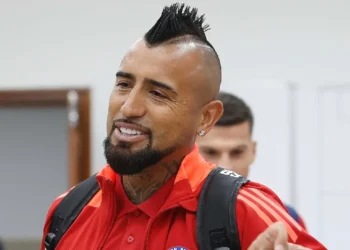 Sánchez y Vidal lideran la nómina de Chile para duelos frente a Argentina y Bolivia
