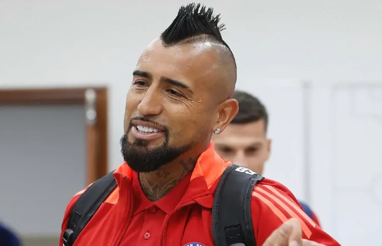 Sánchez y Vidal lideran la nómina de Chile para duelos frente a Argentina y Bolivia