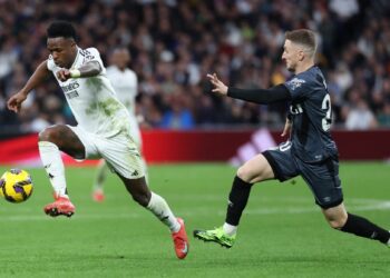 Vinicius y Mbappé guían al Real Madrid en el Bernabéu ante un Rayo valiente