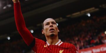 Virgil van Dijk renueva por dos años su contrato con el Liverpool