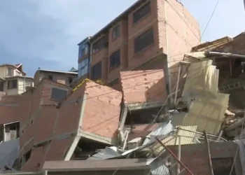 Colapsa una vivienda en la avenida Bedregal, en La Paz