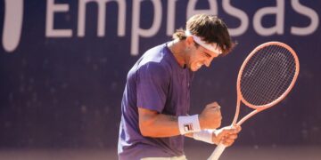 Argentinos Cerúndolo y Etcheverry avanzan a cuartos en el ATP de Santiago