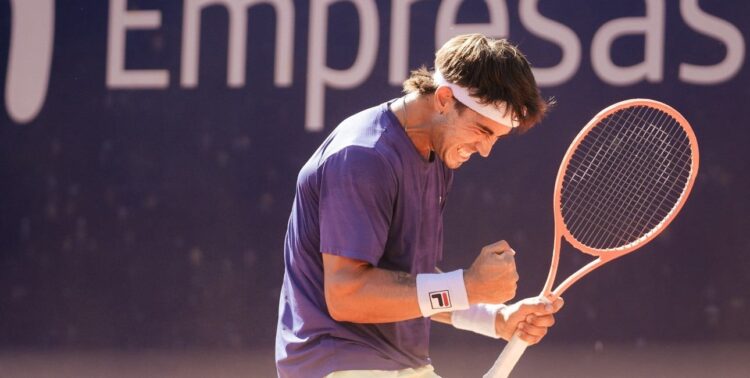 Argentinos Cerúndolo y Etcheverry avanzan a cuartos en el ATP de Santiago