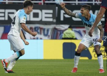 Racing gana y se acerca al líder Vélez en la Liga argentina