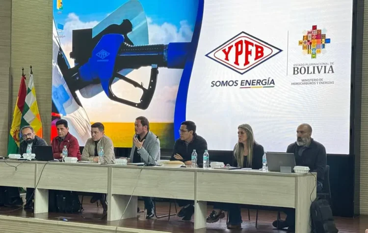 YPFB y cisterneros no llegan a acuerdo en el primer día de diálogo