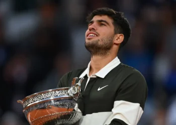 Alcaraz resucita ante Sinner en una antológica final de Roland Garros