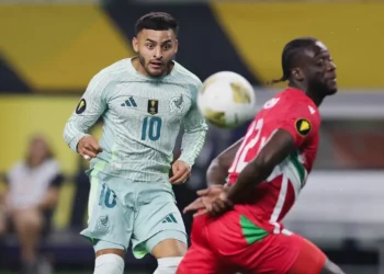 México vence 2-0 a Surinam y avanza a cuartos de la Copa Oro