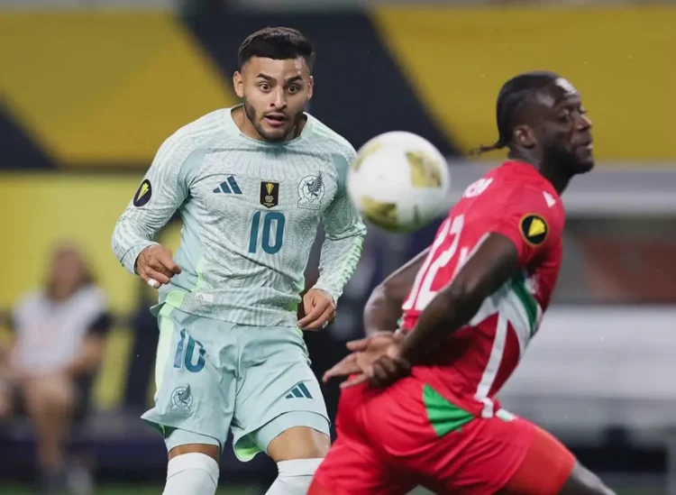 México vence 2-0 a Surinam y avanza a cuartos de la Copa Oro