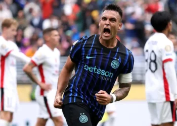 Inter de Milán vence agónicamente 2-1 al Urawa y sigue vivo