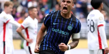 Inter de Milán vence agónicamente 2-1 al Urawa y sigue vivo