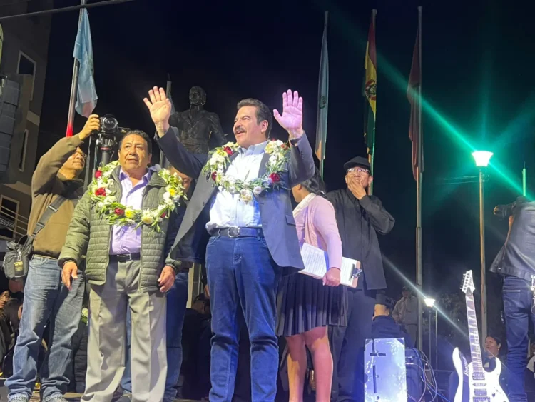 El alcalde de Cochabamba, Manfred Reyes Villa, dejará su cargo el martes. FOTO: GAMC