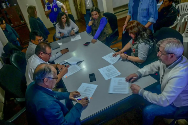 Reunión entre el Ministerio de Salud e instituciones. FOTO: Ministerio de Salud