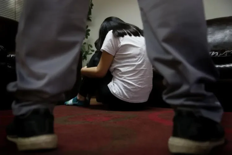 Una niña de nueve años fue golpeada y abusada por su primo/RRSS