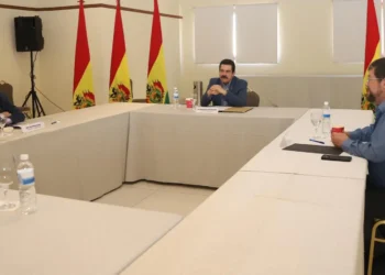 Manfred, Tuto y Samuel se reúnen para proponer acciones y evitar una convulsión social