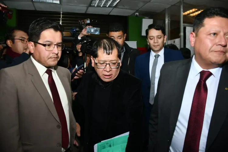 Caso Consorcio: Expresidente del TDJ de La Paz se presenta ante la Fiscalía
