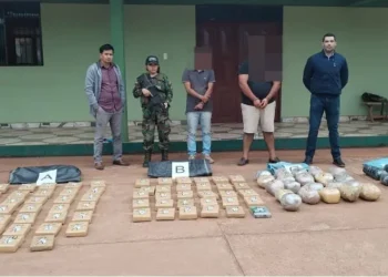 Los aprehendidos y la droga decomisada/FELCN