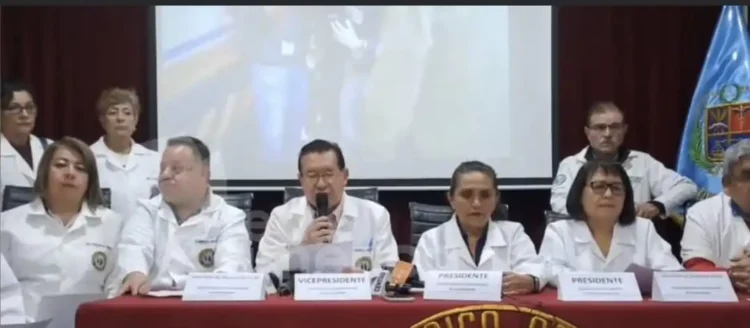 Conferencia de prensa del Colegio Médico de Cochabamba. FOTO: RRSS
