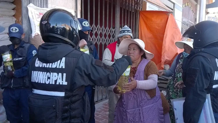 Personal de la Intendencia realizó operativos en varias tiendas de El Alto. FOTO: GAMEA