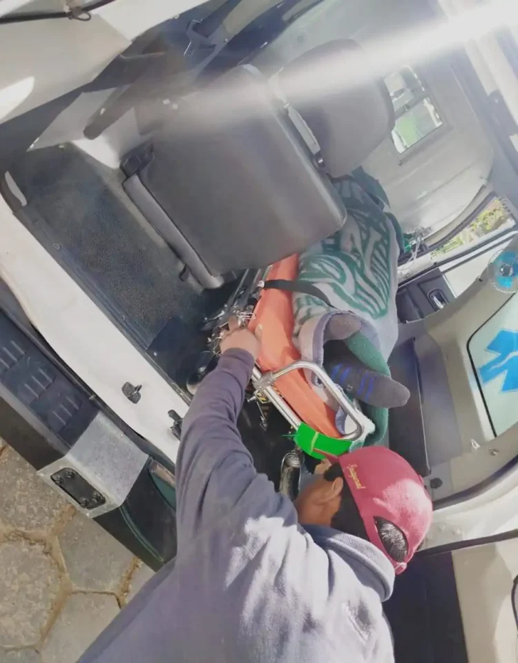 Un herido dentro de una ambulancia. FOTO: Ministerio de Salud