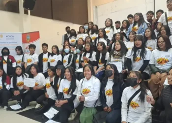 Más de medio centenar de adolescentes y jóvenes se graduaron como líderes en El Alto. FOTO: GAMEA