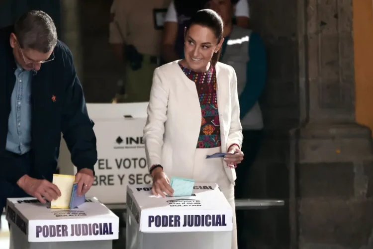 Claudia Sheinbaum emitió su voto/AFP