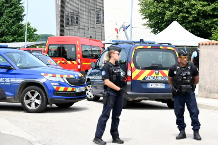 La policía logró detener al atacante/AFP