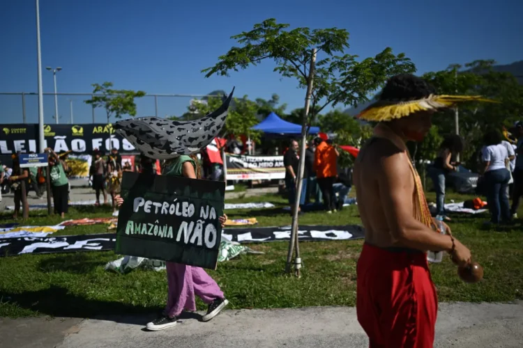 Hubo protestas de los indígenas y ONG/AFP