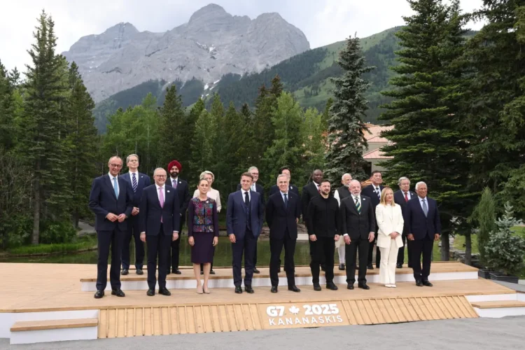 Los miembros del G7 posaron junto a Zelenski/AFP