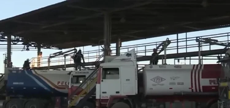 YPFB inicia el despacho del combustible que llegó de Arica