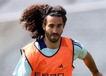 ‘Es un jugador que te hace poner la tele’, dice Cucurella sobre Yamal
