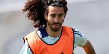 ‘Es un jugador que te hace poner la tele’, dice Cucurella sobre Yamal