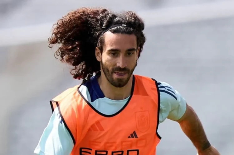 ‘Es un jugador que te hace poner la tele’, dice Cucurella sobre Yamal