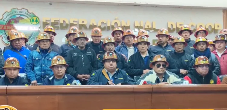 Mineros cooperativistas tildan a Evo de ‘maldito personaje’ que solo busca su candidatura