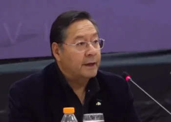 Arce pide cumplir a ‘cabalidad’ los compromisos acordados en encuentro del TSE