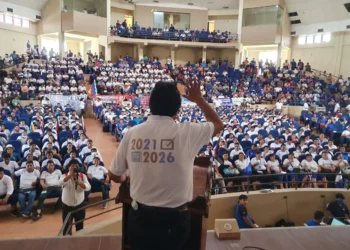 Evo Morales con su militancia en un encuentro político pasado.